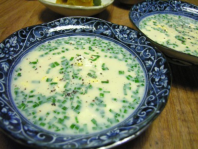 豆腐とニラの豆乳スープ