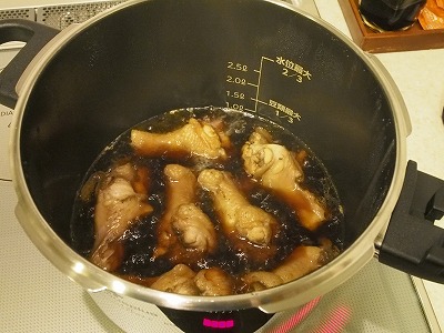 鶏手羽元の黒糖煮